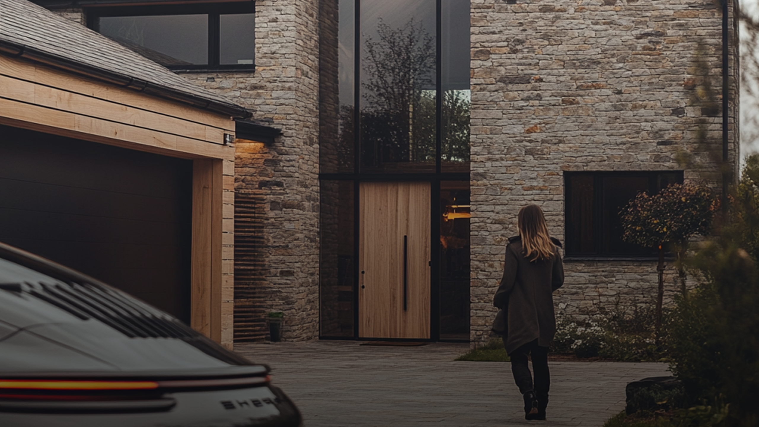 mattheweva_56578_dynamic_shot_of_a_country_home_interior_in_t_008767be-59c4-4e5a-a18c-7cb1e1c7e603_1 (1)